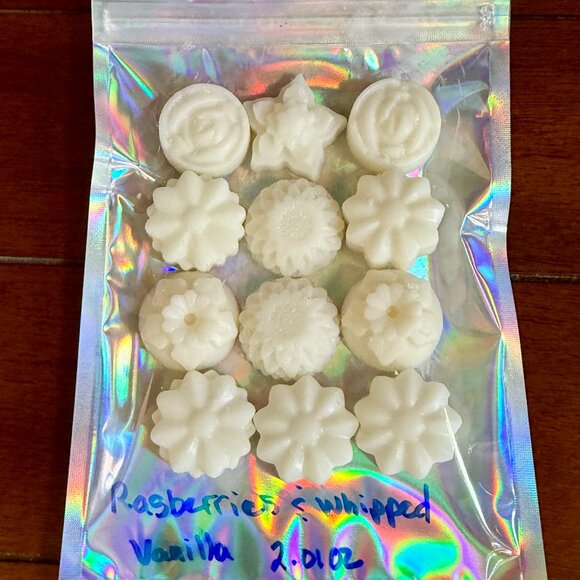 NEW WAX MELTS Bath & Body Works Candle Wax Melts - RASPBERRIES & WHIPPED VANILLA - Picture 4 of 4